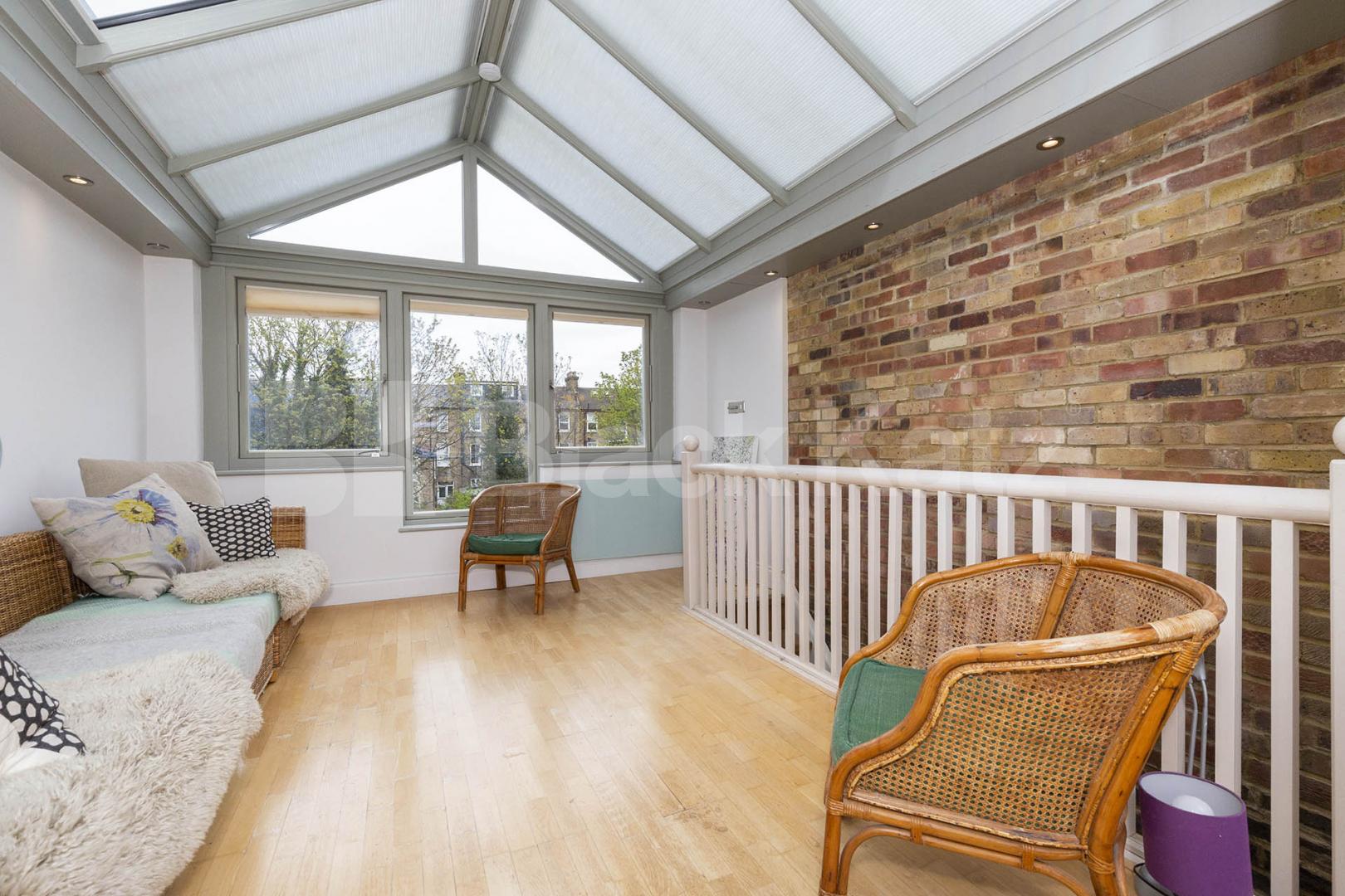 Stunning mid-Terrace house tucked away on a quiet mews Street Marlborough Yard, Archway